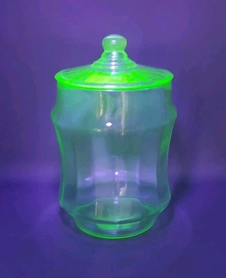 Vintage Green Uranium Glass Panel Cookie Jar 1930s Bartlett Collins - Chiped Lid - Image 1 of 4