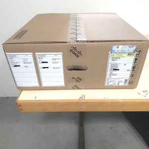 Cisco C9300-24T-E Catalyst Switch incl. DNA 3Y - Afbeelding 1 van 1