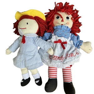 2 Stoffpuppen YOTTOY Madeline & Aurora Handarbeit Raggedy Ann Garn Haar Throwback - Bild 1 von 14