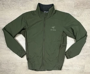 Arc’teryx Atom LT – grüne Herrenjacke Größe Medium mit Kapuze 2021 gebraucht, in einwandfreiem Zustand - Bild 1 von 8