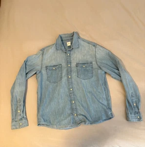 H&M Men's Medium Cropped Light Wash, Lightweight Denim Shirt - Picture 1 of 4