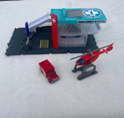 Matchbox 2 Pisos Hospital Ciudad Juguete con Helicóptero y Ambulancia  Foto 1 de 4