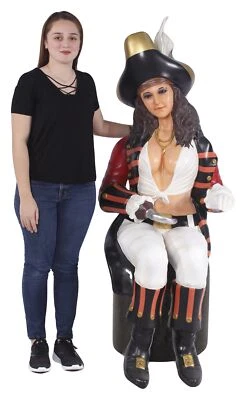 Estatua pirata - Decoración pirata - Mujer pirata en banco Estatua tamaño real Foto 1 de 4
