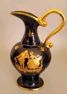"Jarra LIMOGES CASTEL Francia porcelana pareja cortejo azul cobalto/dorado 9 1/2""" - Imagen 1 de 8