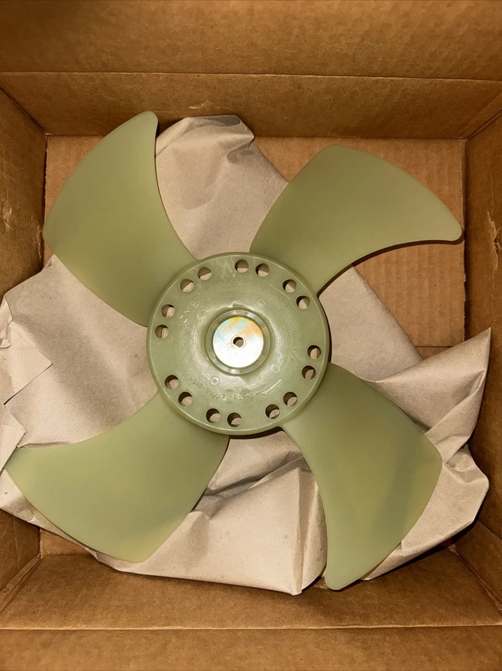 Ventilador de refrigeración del radiador Subaru Legacy 1995-1999 2,2 L 73311AC000 NOS Foto 1 de 1