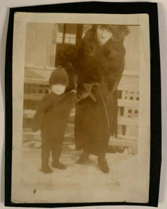 Vintage Photo Mom & Child Dressed For Winter & On Back Lazy Dad on Lawn #4758 - Imagen 1 de 2