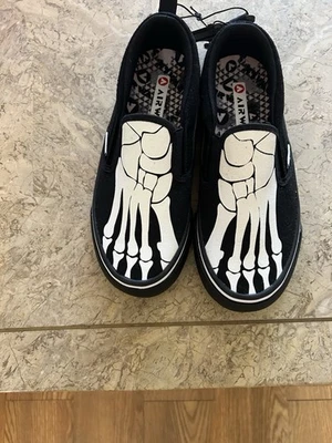 Zapatillas sin cordones Airwalk para jóvenes niños negras con estampado de esqueleto de lona talla 5 Foto 1 de 4