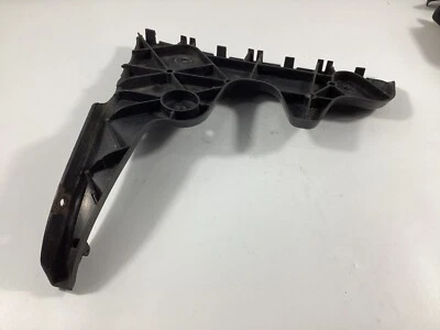 AUDI A6 2005-2011 - Soporte de parachoques trasero izquierdo 4F5807453 OEM. Foto 1 de 4