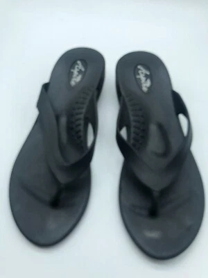 Chinelos femininos Okabashi Aspire M (7-7.5) tanga preta chinelo baixo sapatos anabela - Imagem 1 de 4