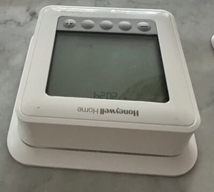 Honeywell T6 Pro Digital Programmable Thermostat - TH6220U2000/U - Picture 1 of 4
