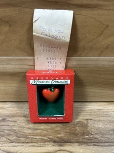 1988 Hallmark Keepsake "Mamá" adorno de Navidad - rojo en forma de corazón NUEVO - Imagen 1 de 3