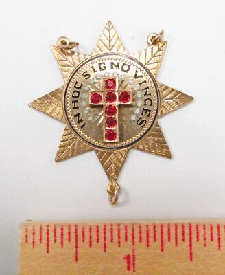 Antiguo colgante de centro de mesa de medalla grande de oro de 9 quilates con cruz de caballeros templarios masones Foto 1 de 4