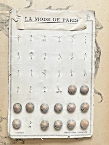 Ancienne plaquette de boutons La mode de Paris en corozo Mercerie collection - Foto 1 di 2