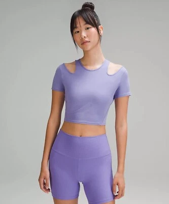 Lululemon 女式肩镂空瑜伽 T 恤深薰衣草紫色 8 码全新 68 美元 — 第 1/4 张图片