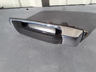 Mercedes Benz W123 240D 1982 manija exterior puerta lateral trasera izquierda fabricante de equipos originales Foto 1 de 4