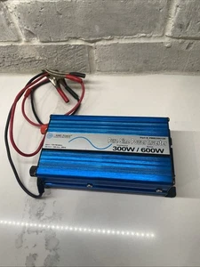 AIMS Power PWRI30012S Pure Sine Power Inverter with USB Port, 12 VDC 300 Watt - Picture 1 of 4