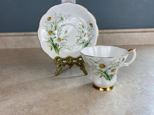 Royal Albert England weiß geblümt überbackene Teetasse & Untertasse Set - Bild 1 von 9