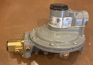 MEGR-1632-JFF Propane Regulator Twin Stage 11" WC POL Inlet x 3/4" Outlet 900K - Picture 1 of 6