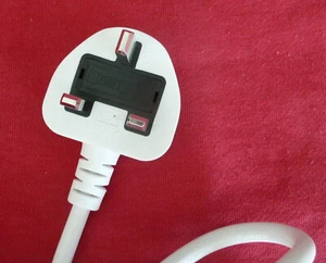 LINETEK British Fused White Power Supply BS 1363 Plug, LP-61L, SS145/A, 250V 10A - Picture 1 of 6