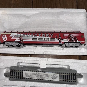 HO Hawthorne Village Ok Sooners VICTORY Dome Train Car & 4 Track - Picture 1 of 3