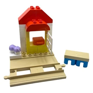 LEGO® Duplo "Bahnhof mit Schiene mit Platte, Eis, Koffer, Bank" 10427 Eisenbahn - Picture 1 of 8
