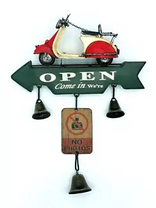 Modellino di latta d'epoca Vespa rosso e panna d'appendere. Misura 38,5 cm. - Foto 1 di 2