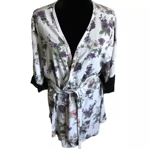 Torrid Robe plus Size 1/2 = 1X/2X lace trim sleeves shrug cover up white (Vw) - Picture 1 of 6