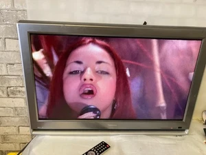 toshiba 32 inch hd tv inc remote (32wlt58) - Picture 1 of 1