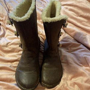 Leather UGGs size 7 - Picture 1 of 7