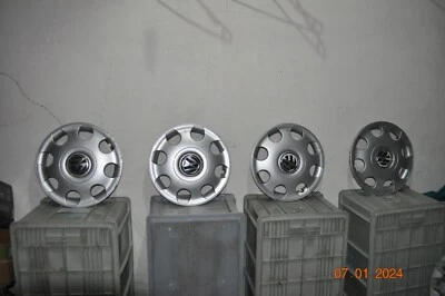 4 X Original VW Golf Lupo Polo UP 13 Zoll Radkappen 6 X 0 601 147 A - Bild 1 von 4