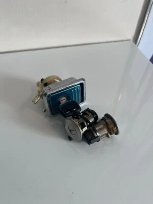 Juego de cerradura, puertas maletero, Volvo 240 244 245 Original NOS Foto 1 de 4