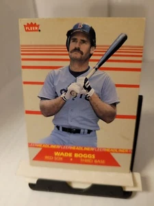 WADE BOGGS 1987 FLEER HEADLINERS EINSATZKARTE #1 RED SOX HOF - Bild 1 von 2