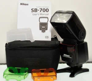 Nikon SB-700 Shoe Mount Electronic Flash for Nikon WITH ALL ACCESSORIES - Picture 1 of 9