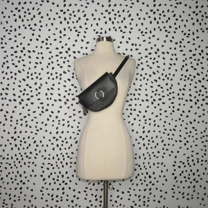 Steve Madden NWT Black Faux Leather and Straw Belt Bag Size XLarge - Picture 1 of 11