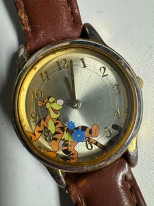 Disney Tigger Quarzuhr 26mm neue Batterie drehbare Blumen läuft gut - Bild 1 von 4
