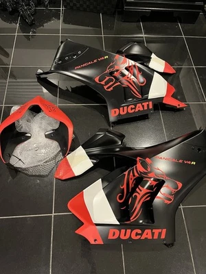 Carenados Ducati V4R 2021 OEM para modelos S/R en perfecto estado Foto 1 de 4