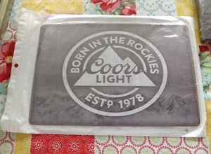 Letrero de metal de estaño ligero Coors - Estimado Born in the Rockies 1978 - Imagen 1 de 4