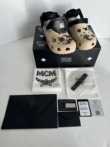 NEU MCM X CROCS CLASSIC CLOG MIT GÜRTELTASCHE ARMBAND (Limitiert & Ausverkauft) - Bild 1 von 15