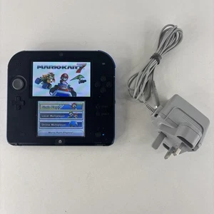 Console Nintendo 2DS Mario Kart 7 Edizione con Caricatore Nera e Blu con SD - Foto 1 di 5