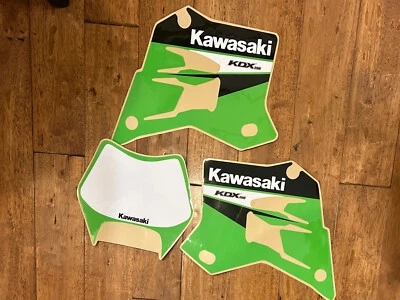 2005-06 KAWASAKI KDX 200 GRAPHICS OEM KIT GRÁFICO DECALQUE COBERTURA DECALQUE FAROL - Imagem 1 de 4