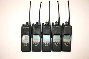 Radios bidireccionales Motorola XTS5000 H18UCF9PW6AN 700/800 MHz nuevas antenas - Imagen 1 de 11