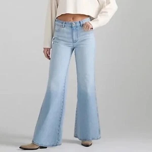 Jeans svasati larghi Wrangler Bonnie 683 nuovi con etichette in Sonny lavaggio leggero donna taglia 28 - Foto 1 di 8