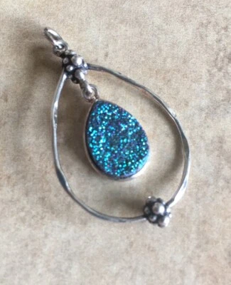 Colgante Reversible Titanio Druzy Y Lavanda Leche Cuarzo Plata de Ley Foto 1 de 3