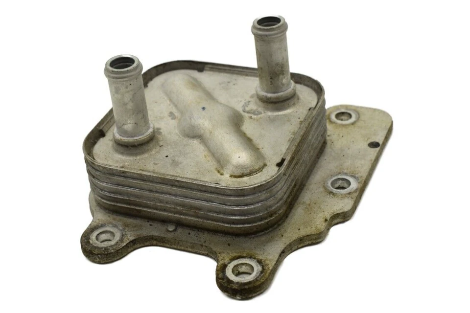 Nissan Rogue 2014-2020 OEM 2,5 L L L4 motor de gasolina intercambiador de enfriador de aceite trasero Foto 1 de 4