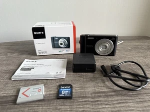 Sony Cybershot DSC W800 20.1MP 5x Optical Zoom Digital Camera Black 720p Tested - Foto 1 di 16