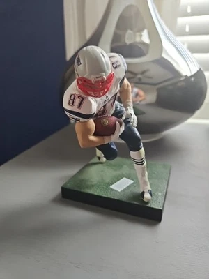 FIGURA DE ACCIÓN DE LOS PATRIOTAS DE NUEVA INGLATERRA ROB GRONKOWSKI # 87 SERIE 29 DE LA NFL  Foto 1 de 3