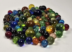 Lote vintage de 110 canicas de tamaño y color surtido - Imagen 1 de 19