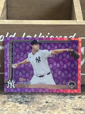 Huevo de Pascua 2025 Topps Serie 1 GERRIT COLE púrpura exclusivo SP YANKEES  Foto 1 de 2