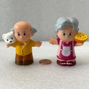 Fisher Price Little People Uroma Uropa 2-teiliges Set mit Torte Hund - Bild 1 von 12