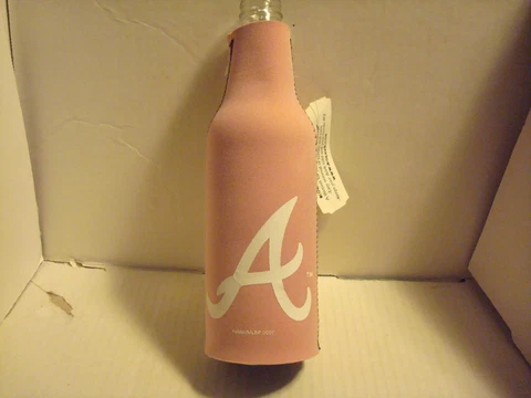 Atlanta Braves Pink Neoprene Bottle Suit Cooler Koozie With Zipper  ( NEW ) Cover